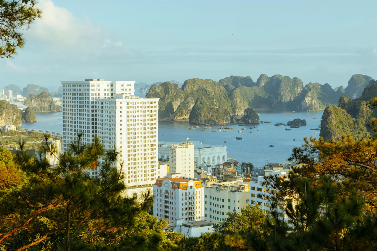 Baie d'Halong — hub principal ville