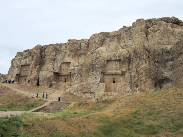 Iran — hub principal pays
