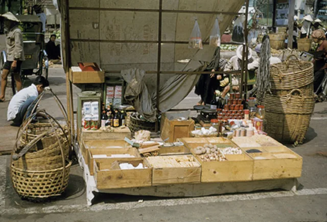 Vietnam — shopping souvenirs