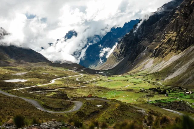 Yungas — hub principal region